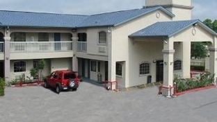 Scottish Inn & Suites