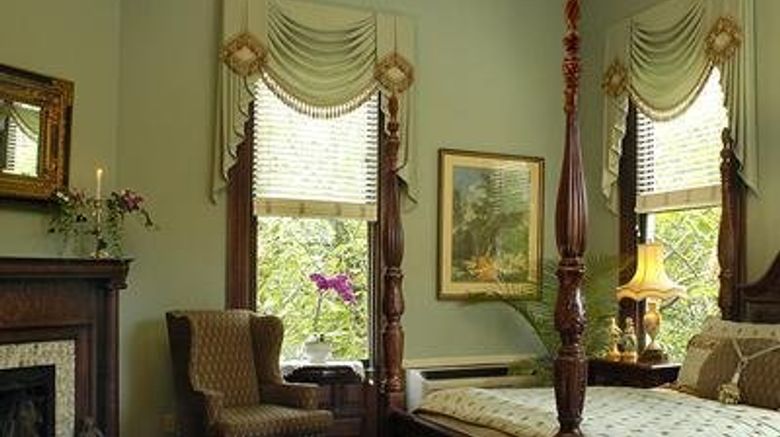<b>Forsyth Park Inn Room</b>. Images powered by <a href="https://www.leonardoworldwide.com/" title="Leonardo Worldwide" target="_blank">Leonardo</a>.