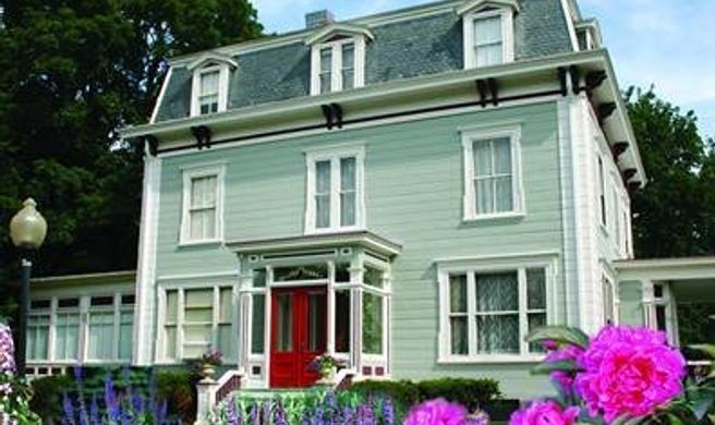 Silver Fountain Inn Exterior