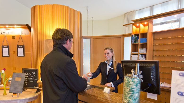 <b>Hotel Deutscher Hof Lobby</b>. Images powered by <a href="https://www.leonardoworldwide.com/" title="Leonardo Worldwide" target="_blank">Leonardo</a>.
