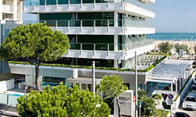 Club House Hotel Exterior