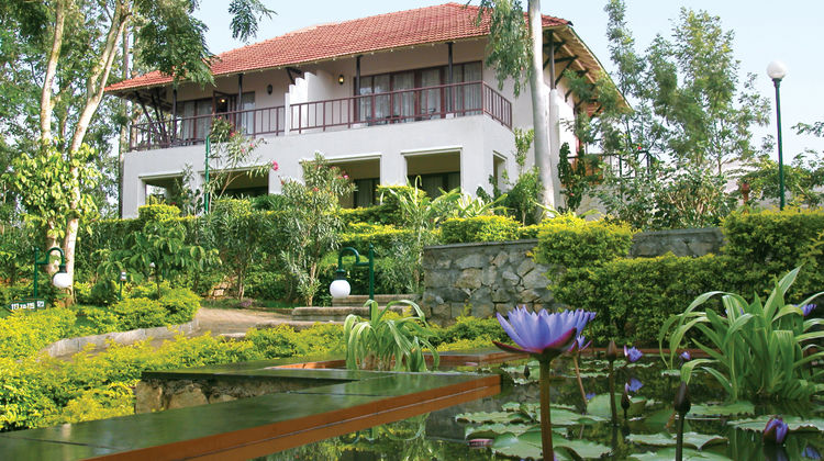 The Gateway Hotel KM Road Exterior