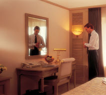 The Gateway Hotel Beach Road Room