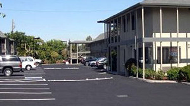 Alura Inn Exterior