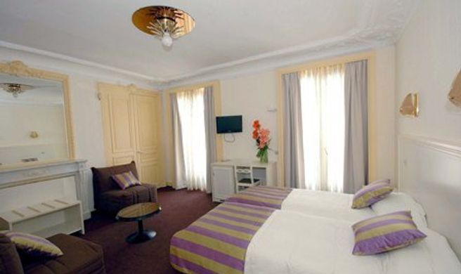 La Boetie Hotel Room