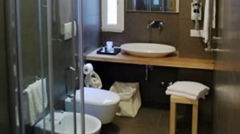 Hotel La Giocca Room. Images powered by <a href="https://www.leonardoworldwide.com" target="_blank" rel="noopener">Leonardo</a>.