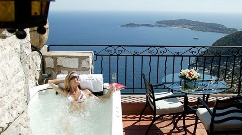 <b>Le Chateau Eza Suite</b>. Images powered by <a href="https://www.leonardoworldwide.com/" title="Leonardo Worldwide" target="_blank">Leonardo</a>.