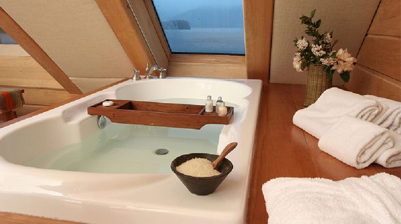 <b>Correntoso Lake & River Hotel Room</b>. Images powered by <a href="https://www.leonardoworldwide.com/" title="Leonardo Worldwide" target="_blank">Leonardo</a>.