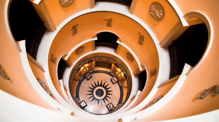 L'Hotel Lobby