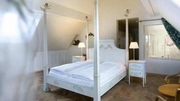 Hotel le Vieux Manoir au Lac Room