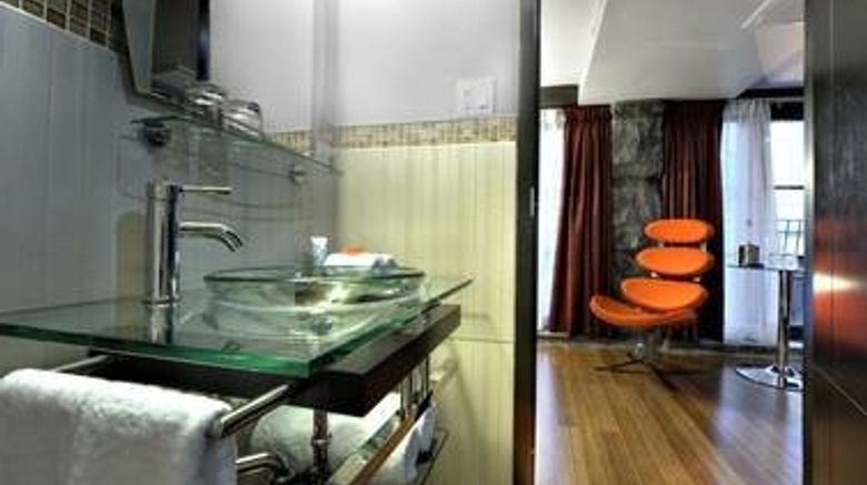 <b>Le Petit Hotel Saint Paul Room</b>. Images powered by <a href="https://www.leonardoworldwide.com/" title="Leonardo Worldwide" target="_blank">Leonardo</a>.
