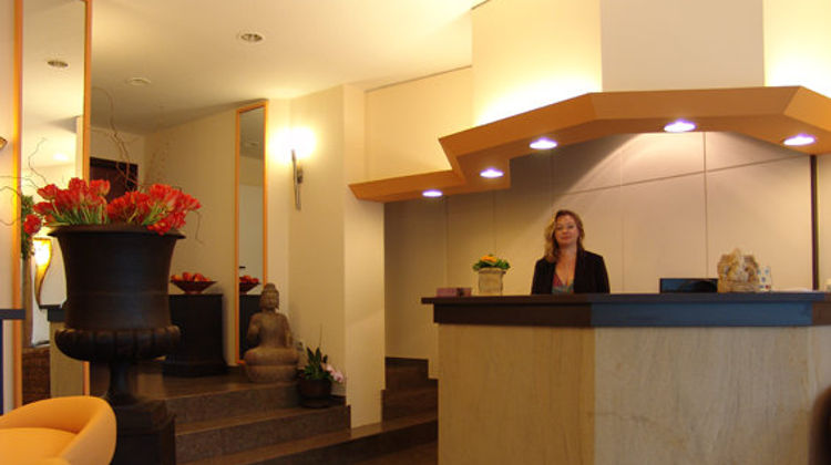 Hotel Cascade Lobby