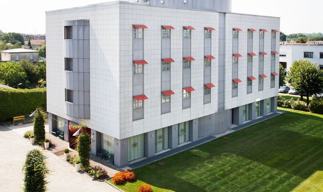 Hotel Senator Exterior