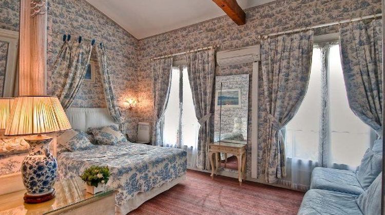 Ascot Opera Hotel Room