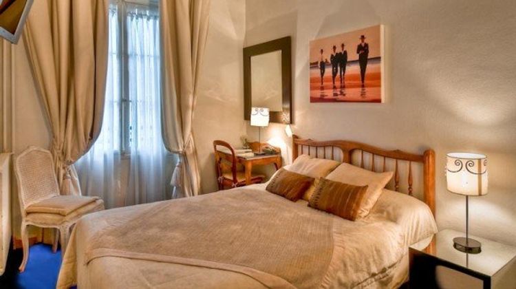 Ascot Opera Hotel Room