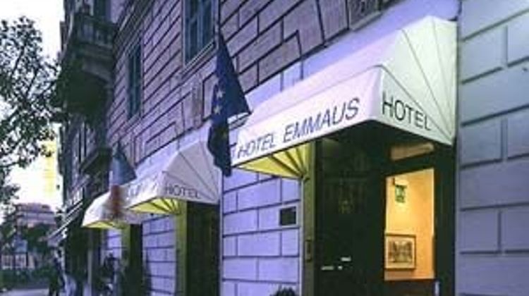 Hotel Emmaus Exterior