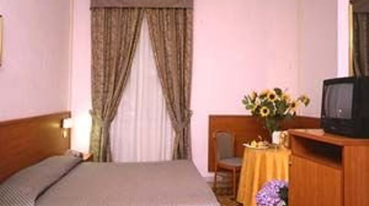 Hotel Emmaus Room