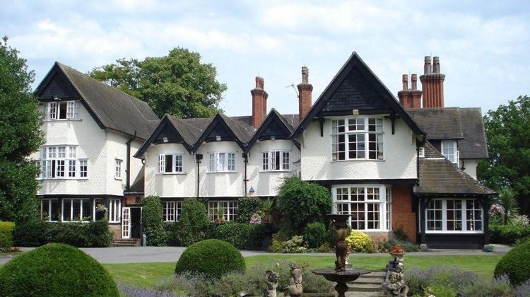 Mere Court Hotel & Conference Centre Exterior