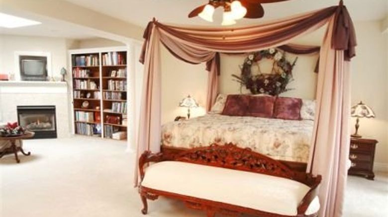 <b>Cobblestone Manor Room</b>. Images powered by <a href="https://www.leonardoworldwide.com/" title="Leonardo Worldwide" target="_blank">Leonardo</a>.