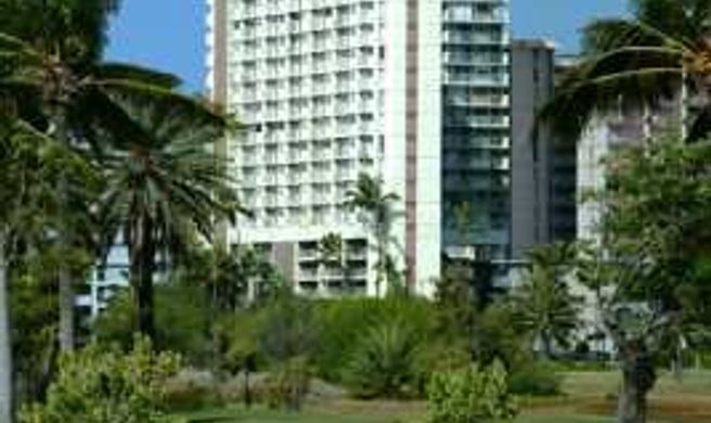 444 Nahua Condominium Suites Exterior