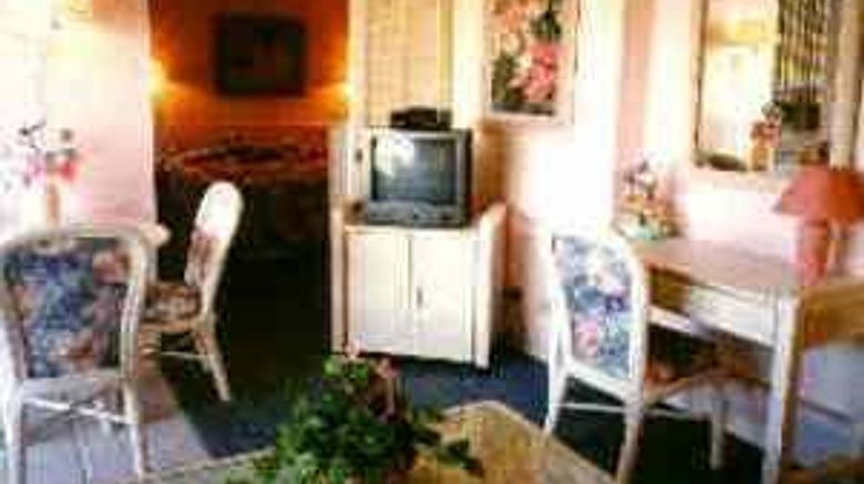 <b>444 Nahua Condominium Suites Room</b>. Images powered by <a href="https://www.leonardoworldwide.com/" title="Leonardo Worldwide" target="_blank">Leonardo</a>.