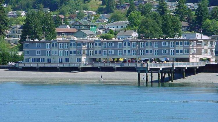 Silver Cloud Inn Exterior