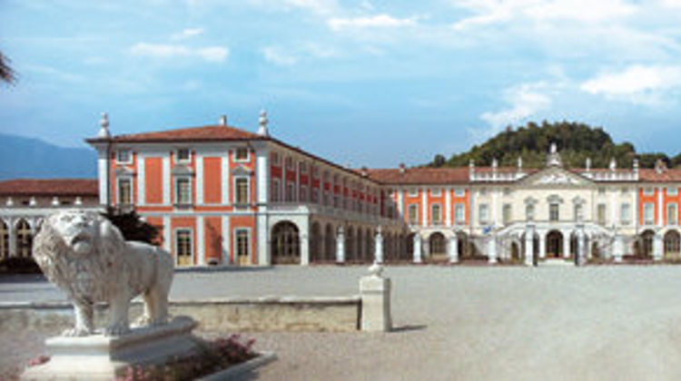 Villa Fenaroli Palace Hotel Exterior