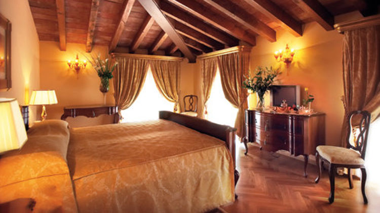 Villa Fenaroli Palace Hotel Room