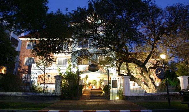 Regency Suites Hotel Exterior