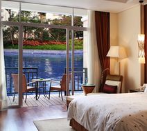 Goodview Hotel Room