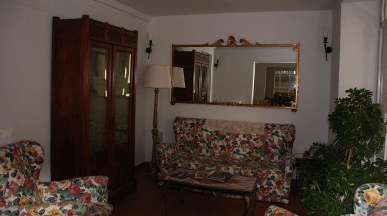 Hotel Medici Lobby. Images powered by <a href="https://www.leonardoworldwide.com" target="_blank" rel="noopener">Leonardo</a>.