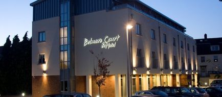 Belmore Court Motel Exterior