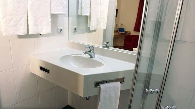 <b>Arion Airporthotel Room</b>. Images powered by <a href="https://www.leonardoworldwide.com/" title="Leonardo Worldwide" target="_blank">Leonardo</a>.