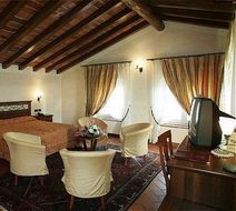 Hotel Antico Borgo La Muratella Room