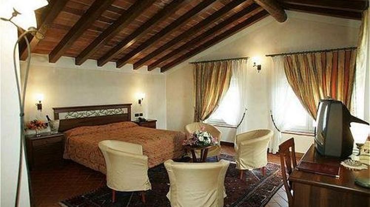 Hotel Antico Borgo La Muratella Room