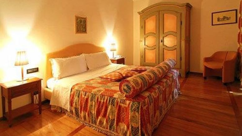 <b>Castello Rosso Room</b>. Images powered by <a href="https://www.leonardoworldwide.com/" title="Leonardo Worldwide" target="_blank">Leonardo</a>.