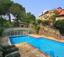 Castello Rosso Pool