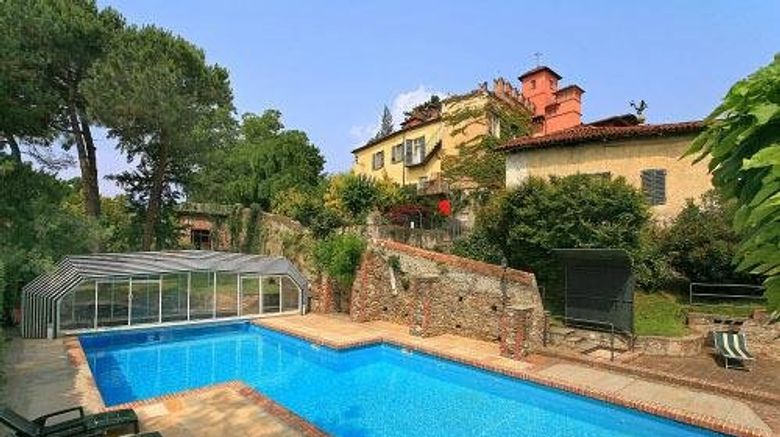 <b>Castello Rosso Pool</b>. Images powered by <a href="https://www.leonardoworldwide.com/" title="Leonardo Worldwide" target="_blank">Leonardo</a>.