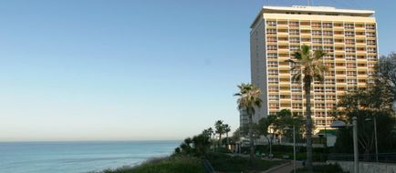 The Seasons Hotel Exterior