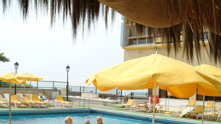The Seasons Hotel Pool