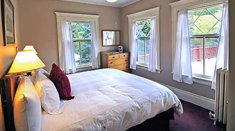 Redstone Inn Room