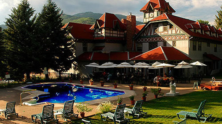 Redstone Inn Exterior