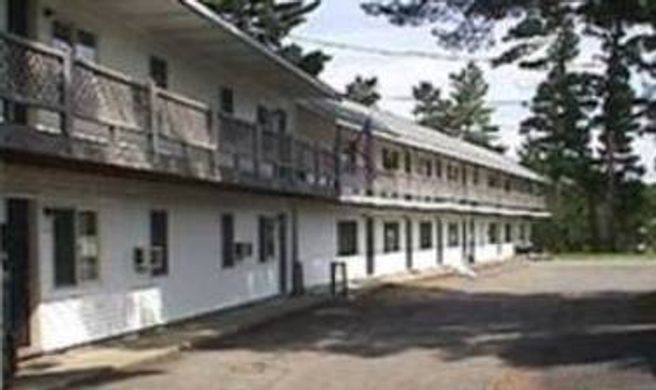 Milford Motel on the River Exterior