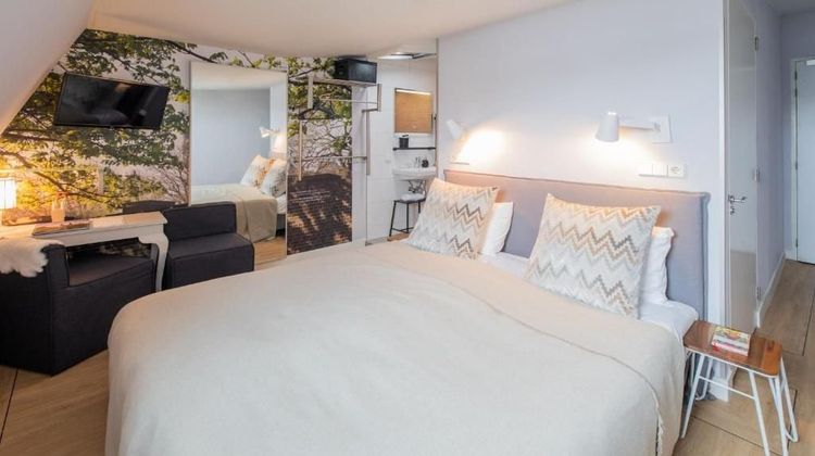 Mozaic Hotel Room