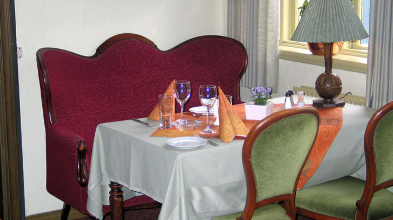 <b>Den Gamle Kro Restaurant</b>. Images powered by <a href="https://www.leonardoworldwide.com/" title="Leonardo Worldwide" target="_blank">Leonardo</a>.