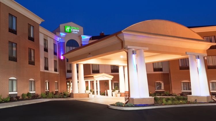 Holiday Inn Express/Stes Akron Reg Arpt Exterior