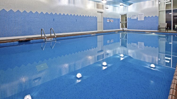 Holiday Inn Louisville Airport South Pool