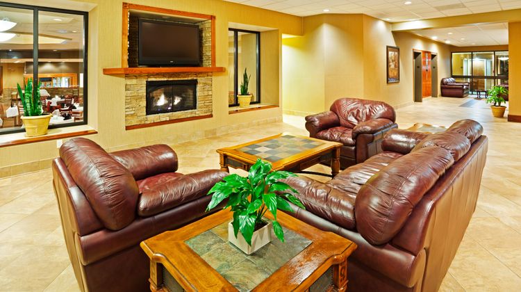 Holiday Inn Johnson City Lobby