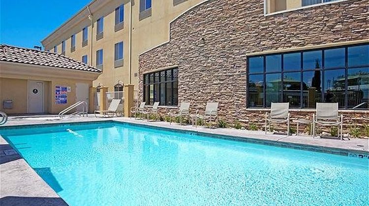 Holiday Inn Express Hotel & Suites Clovi Pool