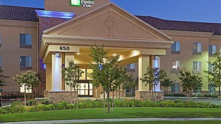 Holiday Inn Express Hotel & Suites Clovi Exterior